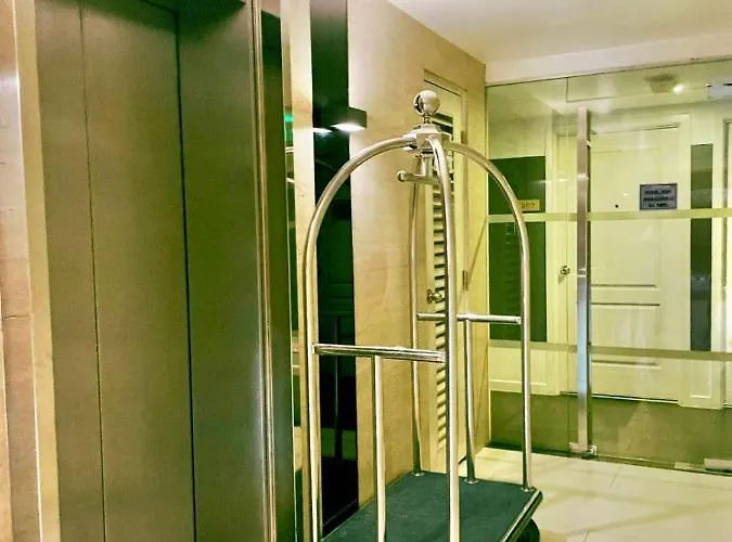 Pensión Casa Esciano At Azure Urban Manila
